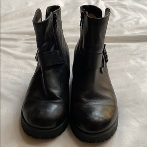 Tata, walk the way of love, Black Ankle Boots.